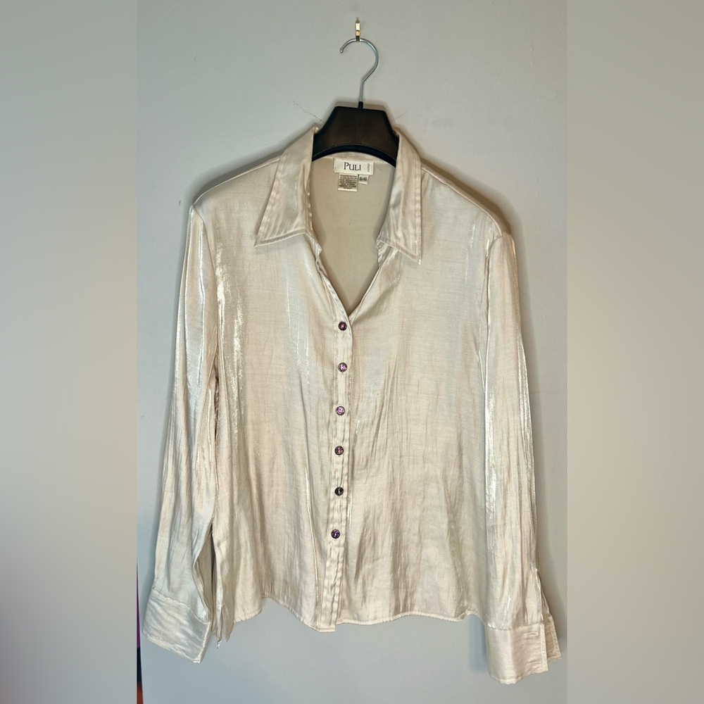 ✌️4 for $20✌️ Shimmery satiny Puli blouse - Picture 3 of 14